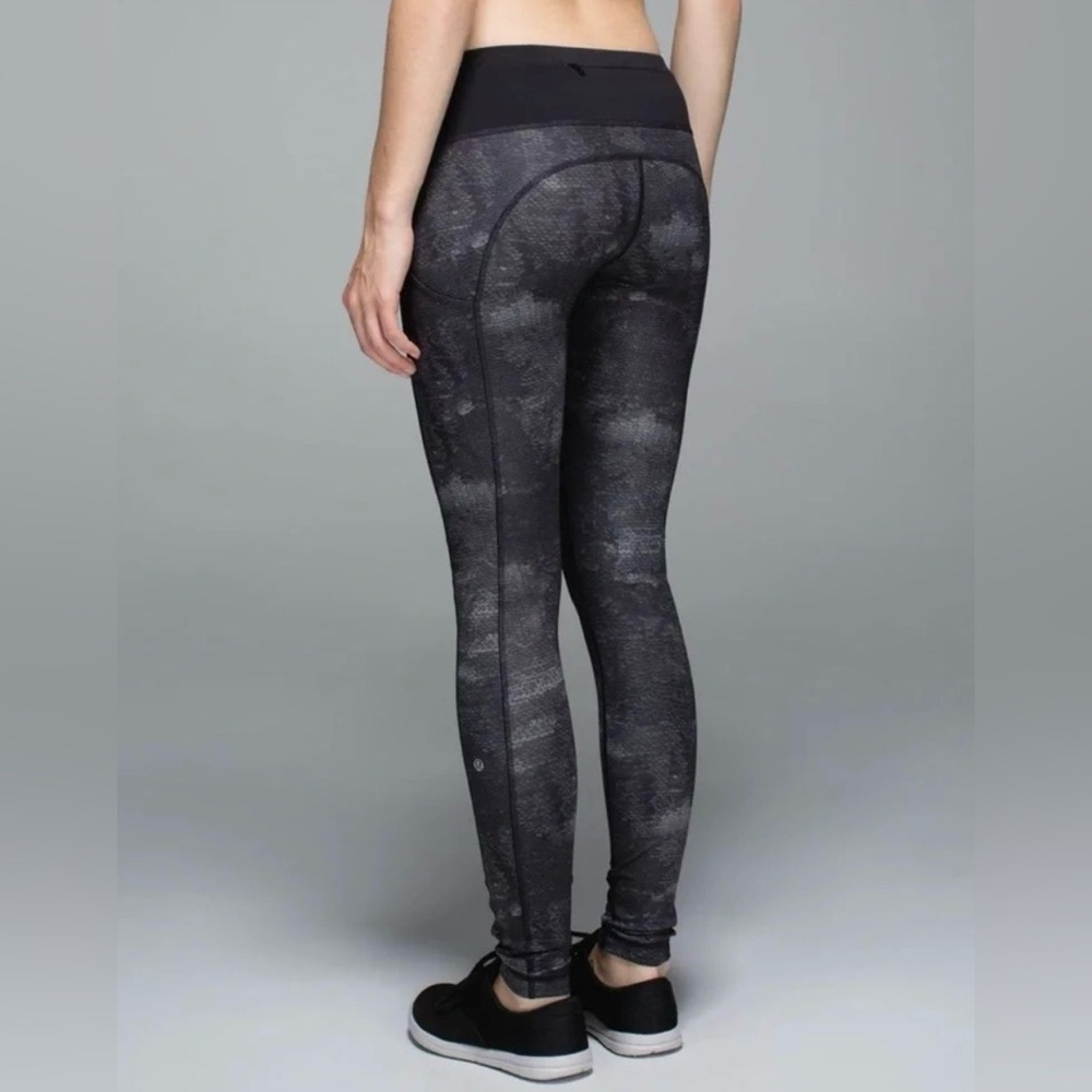Lululemon Speed Tight II *Full-On Luxtreme Sequin Snake Slate Black / Black Sz 2